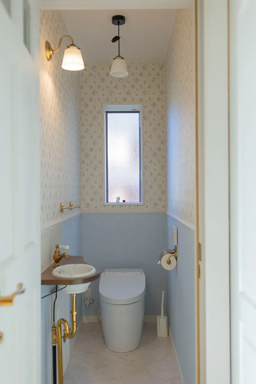 手洗い場とトイレ